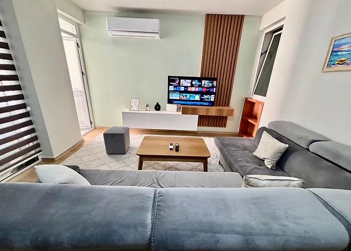 Edi's * تيرانا